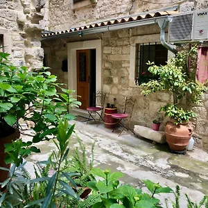 https://apartment-venus-of-the-palace.splithotels.org